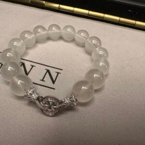 晶莹剔透玉石手链